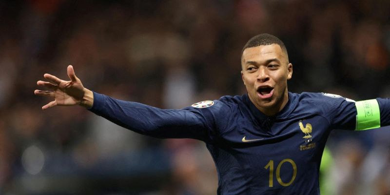 Ngoài việc là siêu sao bóng đá thì MBappe cũng là một game thủ tài năng